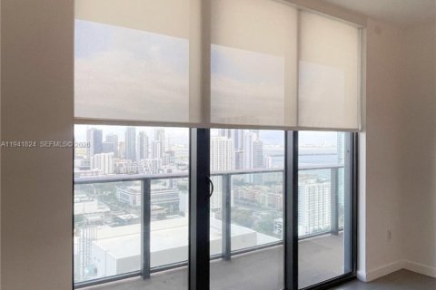 Condominio en alquiler en Miami, Florida, 1 dormitorio, 70.05 m2 № 1998973 - foto 14