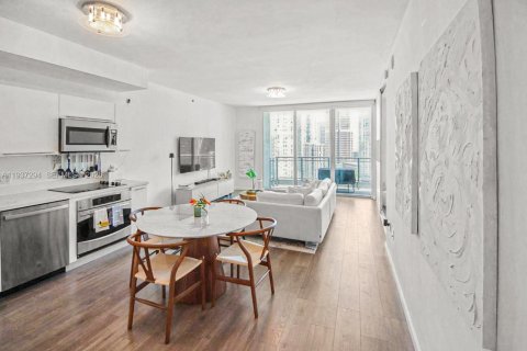 Condominio en alquiler en Miami, Florida, 1 dormitorio, 78.6 m2 № 1995213 - foto 2