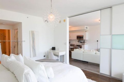 Condominio en alquiler en Miami, Florida, 1 dormitorio, 78.6 m2 № 1995213 - foto 10