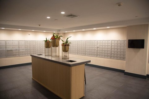 Condominio en alquiler en Miami, Florida, 1 dormitorio, 78.6 m2 № 1995213 - foto 19