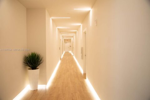 Condominio en alquiler en Miami, Florida, 1 dormitorio, 78.6 m2 № 1995213 - foto 20