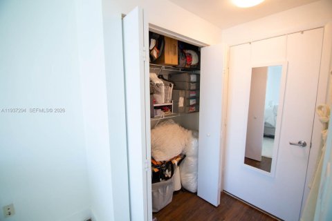 Condominio en alquiler en Miami, Florida, 1 dormitorio, 78.6 m2 № 1995213 - foto 11
