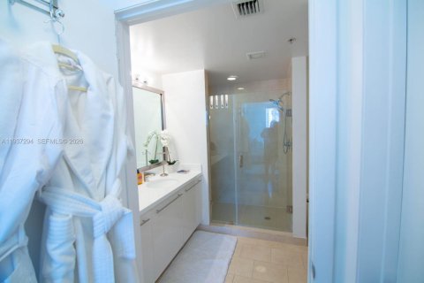 Condominio en alquiler en Miami, Florida, 1 dormitorio, 78.6 m2 № 1995213 - foto 12
