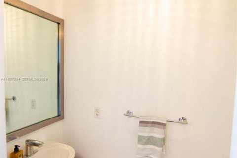 Condominio en alquiler en Miami, Florida, 1 dormitorio, 78.6 m2 № 1995213 - foto 8