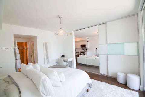 Condominio en alquiler en Miami, Florida, 1 dormitorio, 78.6 m2 № 1995213 - foto 9
