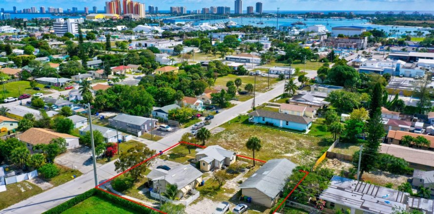 Propiedad comercial en Riviera Beach, Florida 264.49 m2 № 1080770