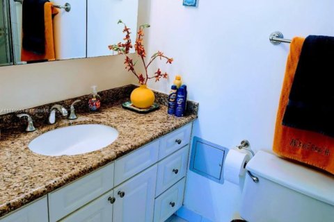 Condo in Miami Beach, Florida, 2 bedrooms  № 1936864 - photo 7