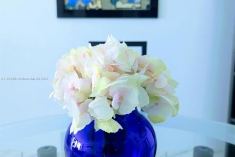 Condo in Miami Beach, Florida, 2 bedrooms  № 1936864 - photo 16