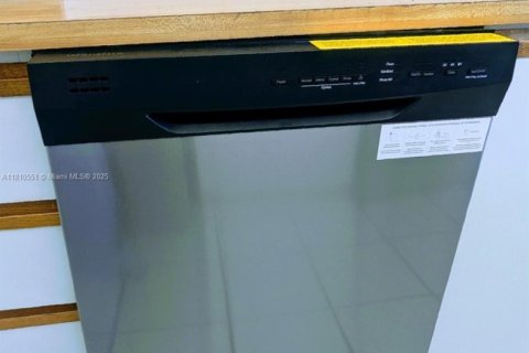 Condo in Miami Beach, Florida, 2 bedrooms  № 1936864 - photo 19