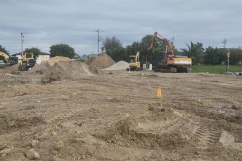 Commercial property in Cape Coral, Florida № 1862306 - photo 17