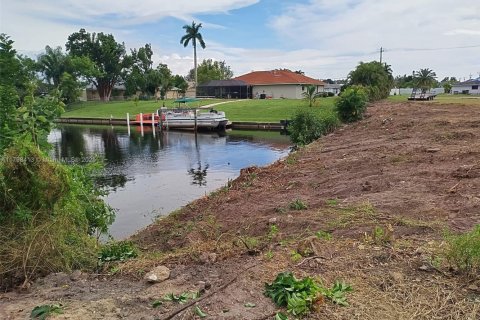 Commercial property in Cape Coral, Florida № 1862306 - photo 16