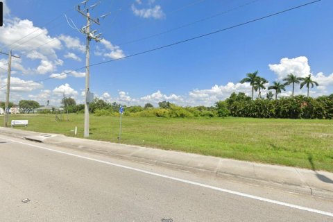Commercial property in Cape Coral, Florida № 1862306 - photo 11