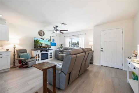 Villa ou maison à vendre à Punta Gorda, Floride: 2 chambres, 93.27 m2 № 2129244 - photo 12