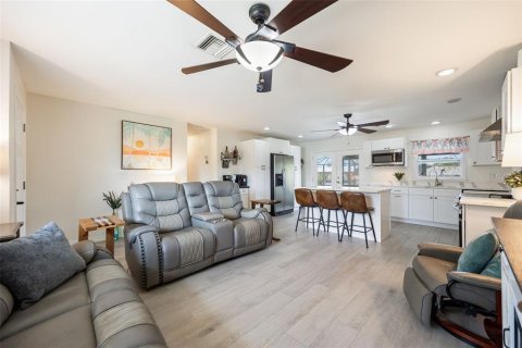 Villa ou maison à vendre à Punta Gorda, Floride: 2 chambres, 93.27 m2 № 2129244 - photo 13