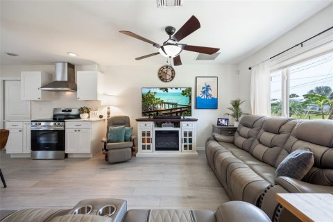 Villa ou maison à vendre à Punta Gorda, Floride: 2 chambres, 93.27 m2 № 2129244 - photo 11