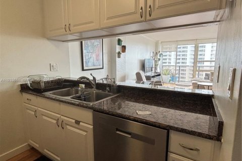 Снять в аренду кондоминиум в Майами, Флорида 2 спальни, 91.97м2, № 1991988 - фото 7