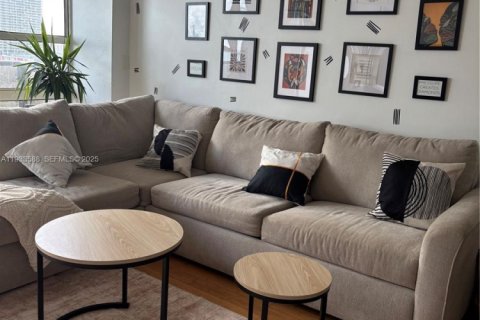 Снять в аренду кондоминиум в Майами, Флорида 2 спальни, 91.97м2, № 1991988 - фото 2