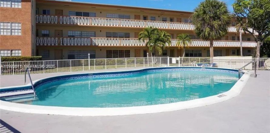 Condo à North Miami, Floride, 1 chambre № 1977458