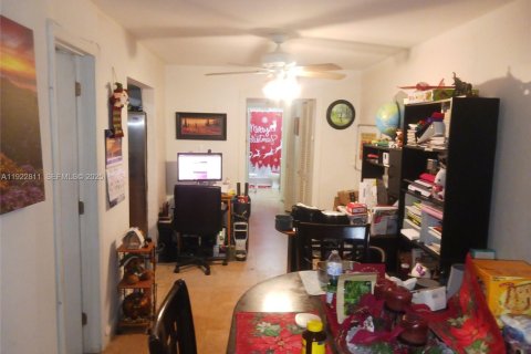 Condominio en venta en North Miami, Florida, 1 dormitorio, 92.07 m2 № 1977458 - foto 2