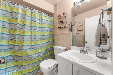Touwnhouse à vendre à Miami, Floride: 3 chambres, 152.17 m2 № 1864183 - photo 21