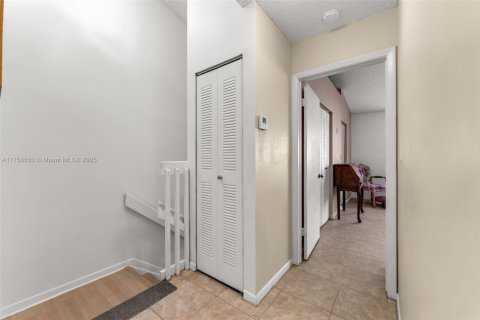 Touwnhouse à vendre à Miami, Floride: 3 chambres, 152.17 m2 № 1864183 - photo 24