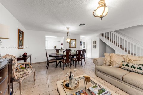 Touwnhouse à vendre à Miami, Floride: 3 chambres, 152.17 m2 № 1864183 - photo 7