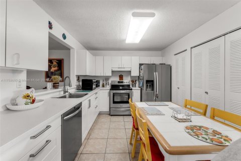 Touwnhouse à vendre à Miami, Floride: 3 chambres, 152.17 m2 № 1864183 - photo 12