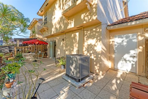 Touwnhouse à vendre à Miami, Floride: 3 chambres, 152.17 m2 № 1864183 - photo 25