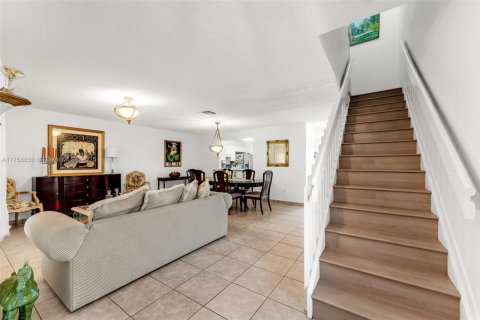 Touwnhouse à vendre à Miami, Floride: 3 chambres, 152.17 m2 № 1864183 - photo 5