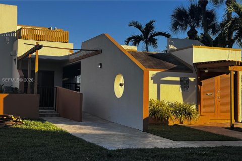 Townhouse in Miami, Florida 3 bedrooms, 162.95 sq.m. № 2011451 - photo 3