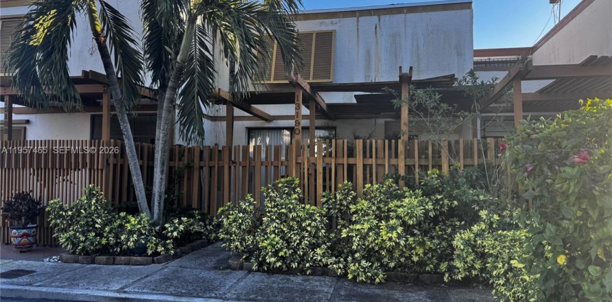 Townhouse in Miami, Florida 3 bedrooms, 162.95 sq.m. № 2011451