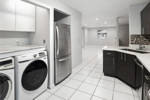 Condominio en alquiler en Doral, Florida, 3 dormitorios, 119.84 m2 № 1927803 - foto 11