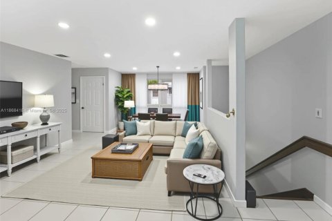 Condominio en alquiler en Doral, Florida, 3 dormitorios, 119.84 m2 № 1927803 - foto 1