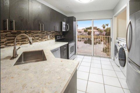 Condominio en alquiler en Doral, Florida, 3 dormitorios, 119.84 m2 № 1927803 - foto 5