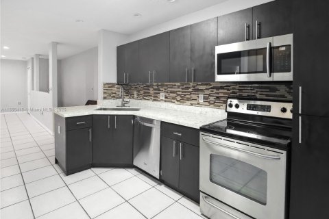 Condominio en alquiler en Doral, Florida, 3 dormitorios, 119.84 m2 № 1927803 - foto 10