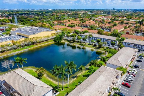 Condominio en alquiler en Doral, Florida, 3 dormitorios, 119.84 m2 № 1927803 - foto 6