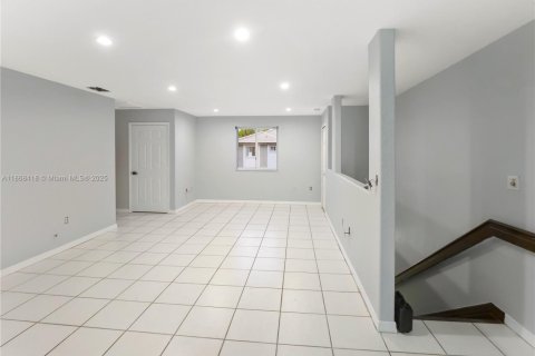 Condominio en alquiler en Doral, Florida, 3 dormitorios, 119.84 m2 № 1927803 - foto 9