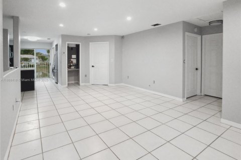 Condominio en alquiler en Doral, Florida, 3 dormitorios, 119.84 m2 № 1927803 - foto 8