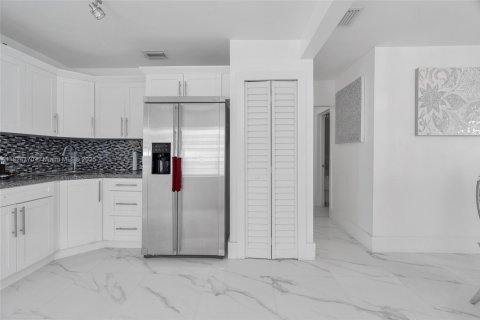 Купить виллу или дом в Майами, Флорида 5 спален, 148.64м2, № 1790694 - фото 9