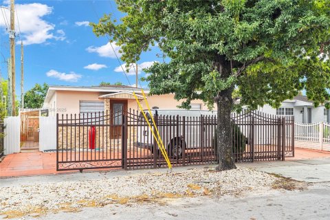 Купить виллу или дом в Майами, Флорида 5 спален, 148.64м2, № 1790694 - фото 1
