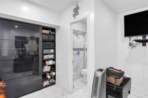 Купить виллу или дом в Майами, Флорида 5 спален, 148.64м2, № 1790694 - фото 17