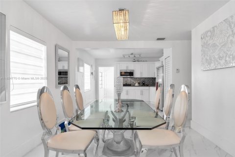 Купить виллу или дом в Майами, Флорида 5 спален, 148.64м2, № 1790694 - фото 8