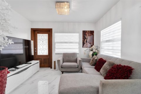 Купить виллу или дом в Майами, Флорида 5 спален, 148.64м2, № 1790694 - фото 5