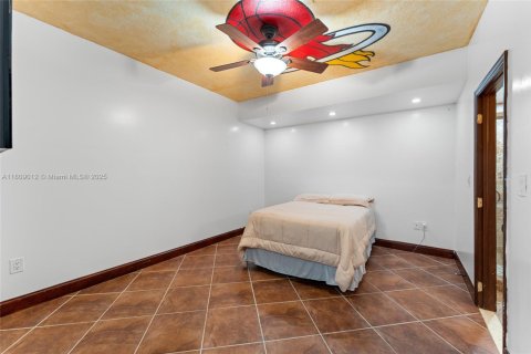 House in Miami, Florida 4 bedrooms, 259.66 sq.m. № 1746052 - photo 7