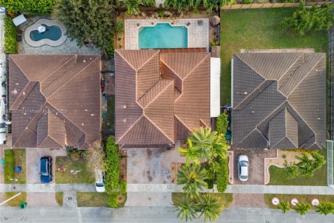 House in Miami, Florida 4 bedrooms, 259.66 sq.m. № 1746052 - photo 2