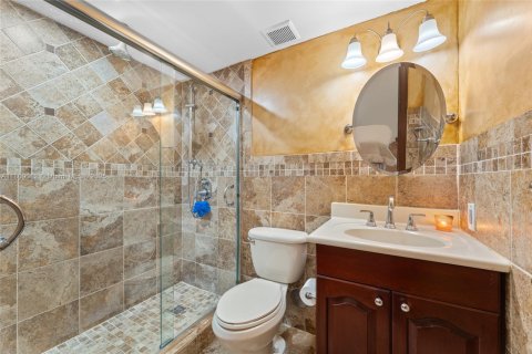 House in Miami, Florida 4 bedrooms, 259.66 sq.m. № 1746052 - photo 8