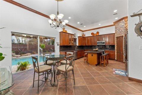 House in Miami, Florida 4 bedrooms, 259.66 sq.m. № 1746052 - photo 5
