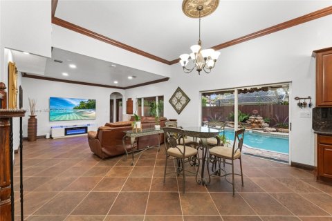 House in Miami, Florida 4 bedrooms, 259.66 sq.m. № 1746052 - photo 4