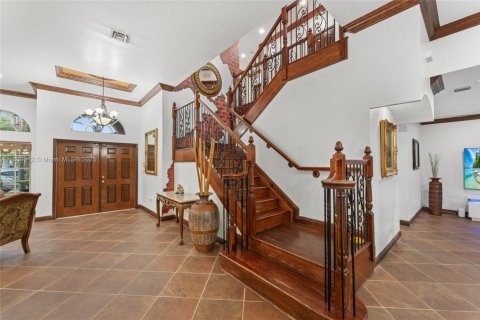 House in Miami, Florida 4 bedrooms, 259.66 sq.m. № 1746052 - photo 10