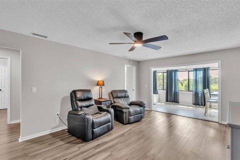 Condo in Mulberry, Florida, 2 bedrooms  № 1856782 - photo 6